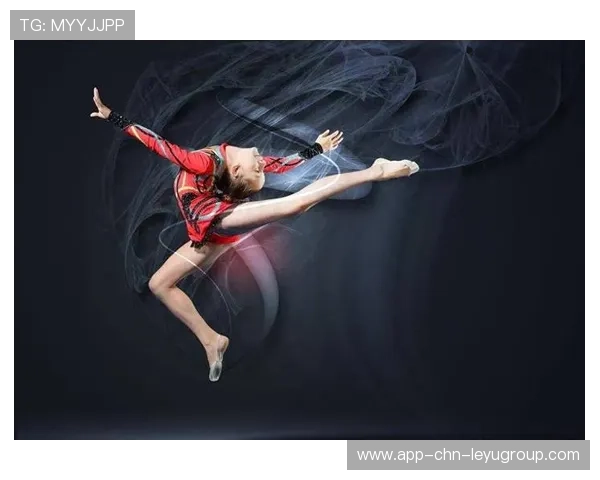 体操选手完美组合动作赢得满堂喝彩