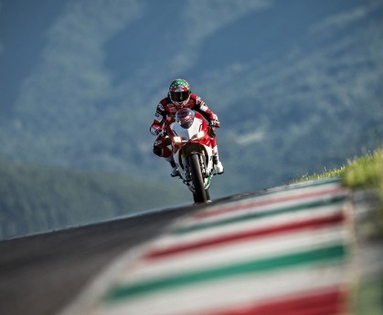 乐鱼体育网页版-从泥泞球场到世界舞台的崛起，从泥泞到白昼