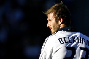 乐鱼官网入口-欧洲杯战术分析：如何破解密集防守？，欧洲杯套路